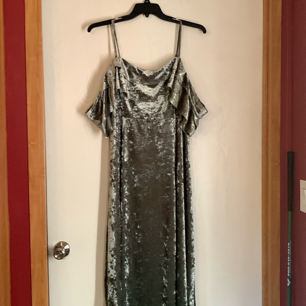 Women’s Eucalyptus Sage Green Cold Shoulder Crushed Velvet Shimmer Dress Long 3x